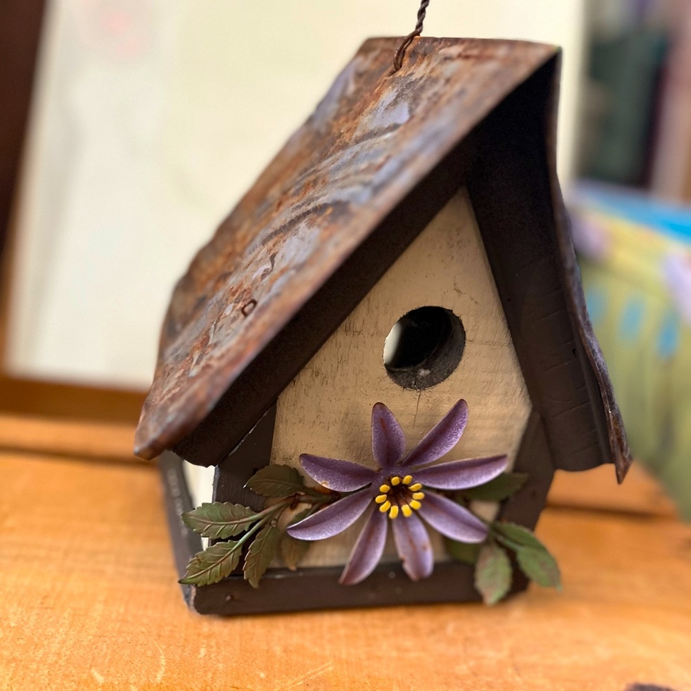 Super cute little flower birdhouse.